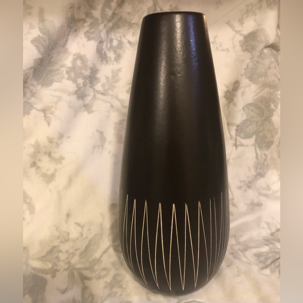Authentic, Mid Century Modern Royal Haeger vase, by Larry Laslo